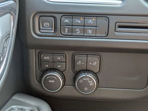 Used 2023 Chevrolet Tahoe Z71 w/ Luxury Package image 26