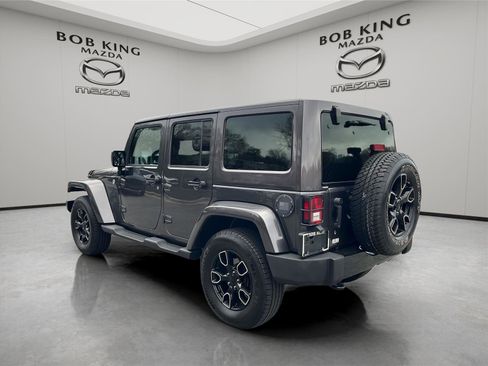 Used 2018 Jeep Wrangler Unlimited Sahara image 3