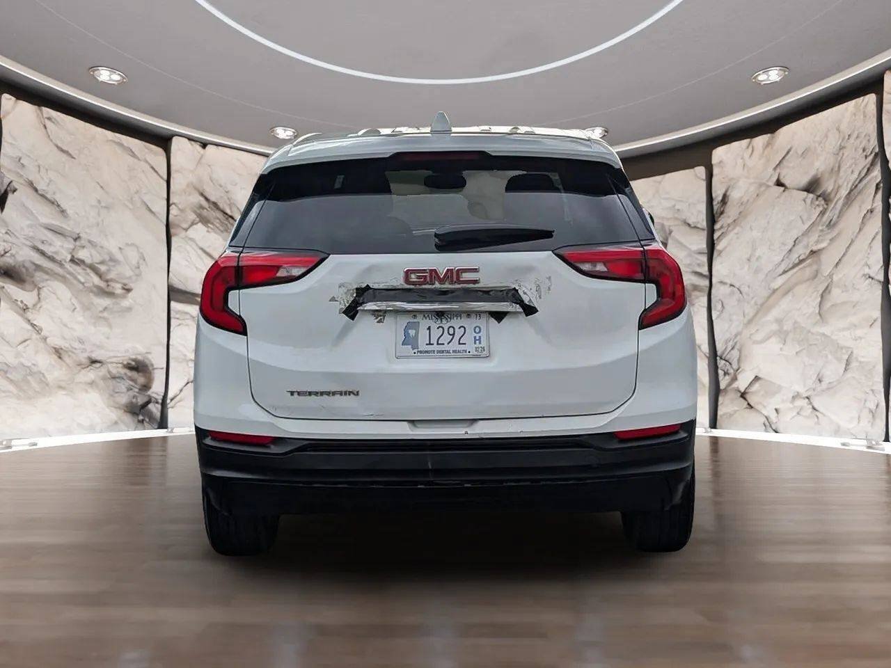 Used 2020 GMC Terrain SLE w/ LPO, Floor Liner Package FWD image 9