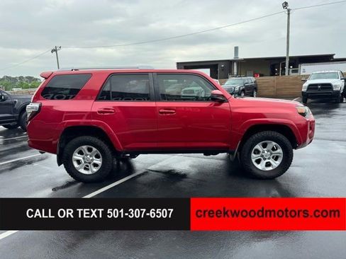 Used 2016 Toyota 4Runner SR5 AWD/4WD image 4
