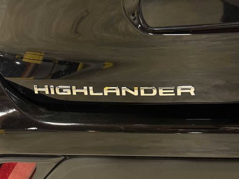 Certified 2024 Toyota Highlander XLE AWD/4WD image 26