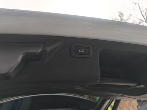 Used 2018 Land Rover Discovery Sport HSE AWD/4WD image 18
