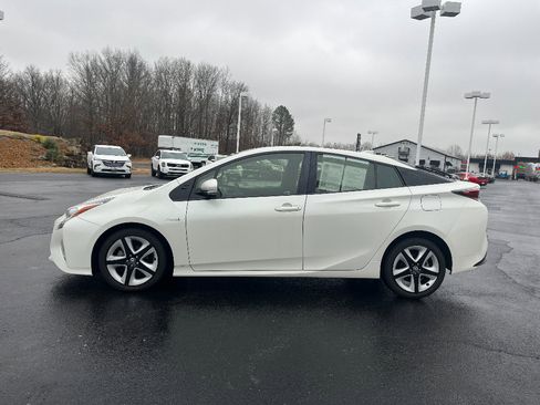 Used 2016 Toyota Prius Three Touring image 5