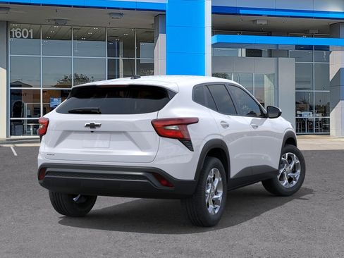 New 2026 Chevrolet Trax LS w/ LS Convenience Package FWD image 4