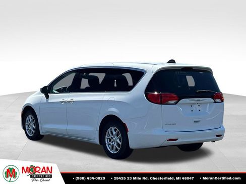 Used 2021 Chrysler Voyager LX FWD image 4