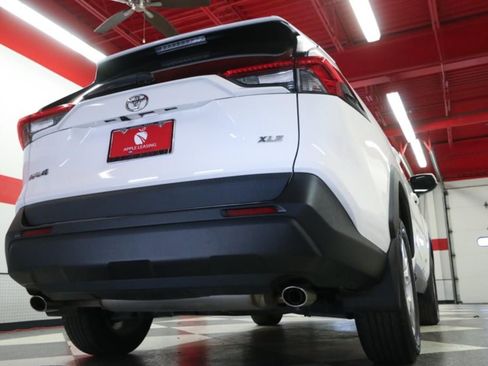 Used 2021 Toyota RAV4 XLE w/ Convenience Package FWD image 29