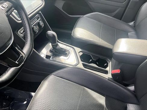 Used 2018 Volkswagen Tiguan SEL FWD image 17
