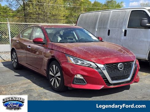 Used 2022 Nissan Altima 2.5 SV w/ SV Premium Package image 2