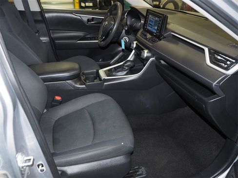 Used 2021 Toyota RAV4 LE image 13
