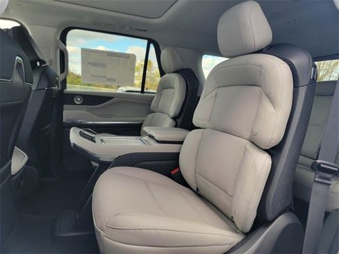 New 2025 Lincoln Navigator Reserve image 20