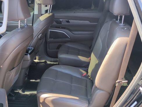 Used 2022 Kia Telluride SX w/ Towing Package FWD image 15