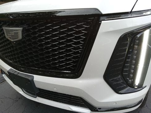 Used 2025 Cadillac Escalade Sport w/ LPO, ONYX Package image 7