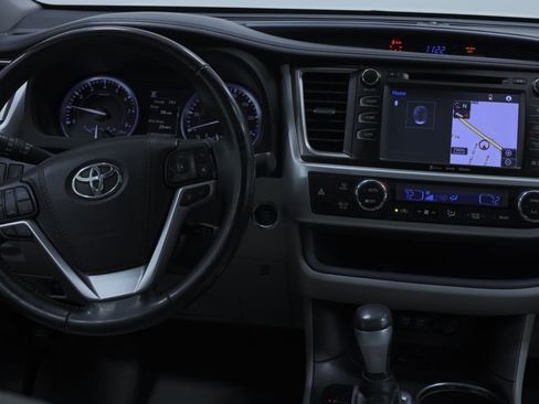 Used 2017 Toyota Highlander XLE image 17