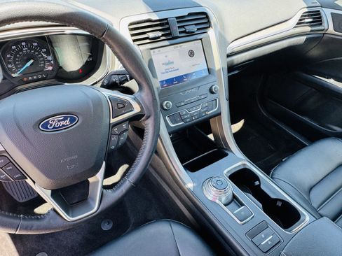 Used 2020 Ford Fusion SEL FWD image 13