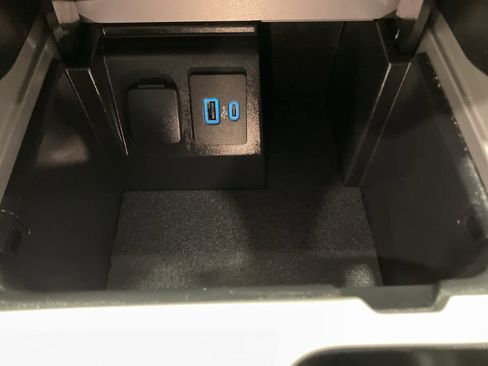 Used 2023 Ford Explorer XLT w/ Equipment Group 202A image 17