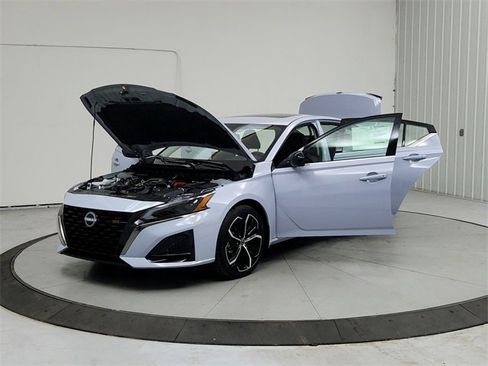 New 2025 Nissan Altima 2.5 SR w/ SR Premium Package image 11