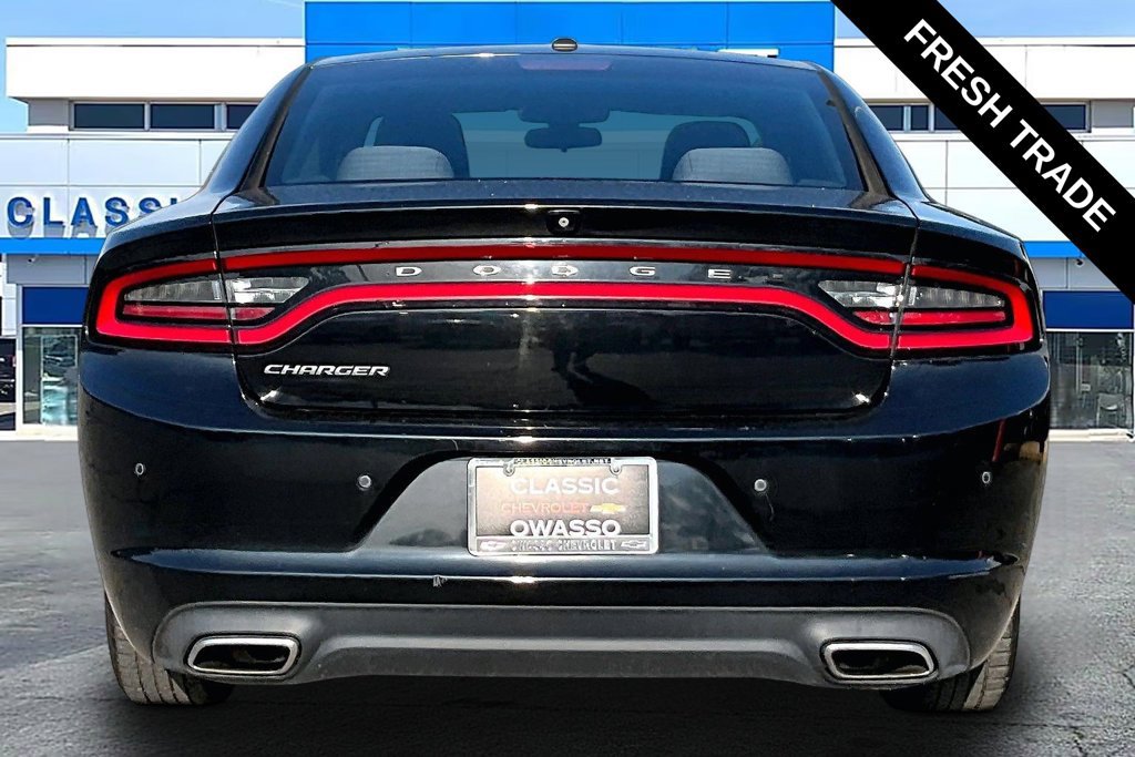 Used 2019 Dodge Charger SXT RWD image 4