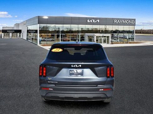 Used 2023 Kia Sorento LX FWD image 4