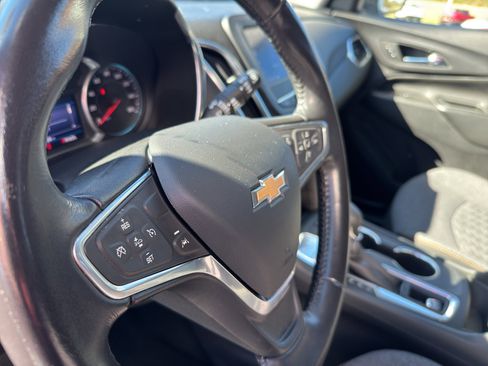 Used 2022 Chevrolet Equinox LT w/ Driver Convenience Package image 10