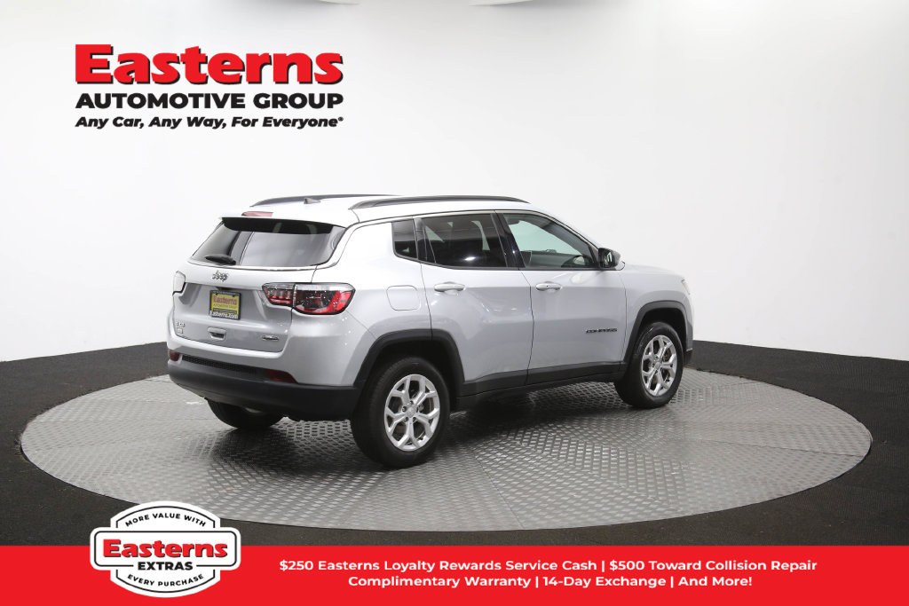 Used 2024 Jeep Compass Latitude AWD/4WD image 42