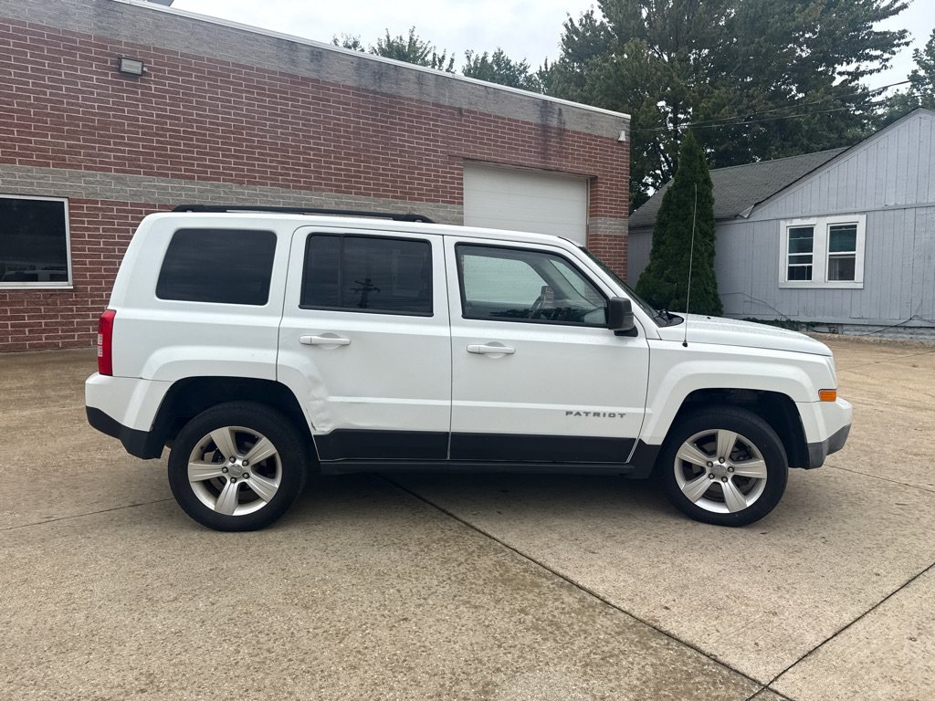 Used 2015 Jeep Patriot Latitude w/ Sun/Sound Group AWD/4WD image 4