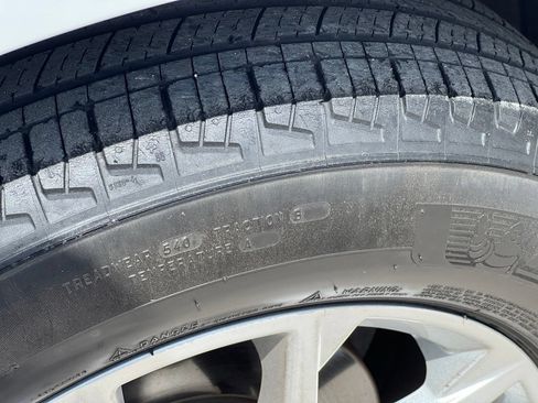 Used 2023 Chevrolet Equinox LT FWD image 25