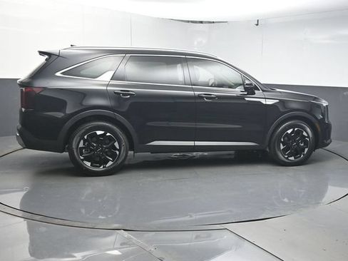 Used 2025 Kia Sorento S w/ Panoramic Sunroof Package FWD image 8