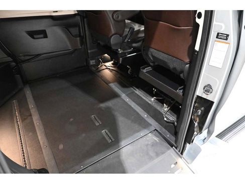 Used 2024 Toyota Sienna Platinum FWD image 19