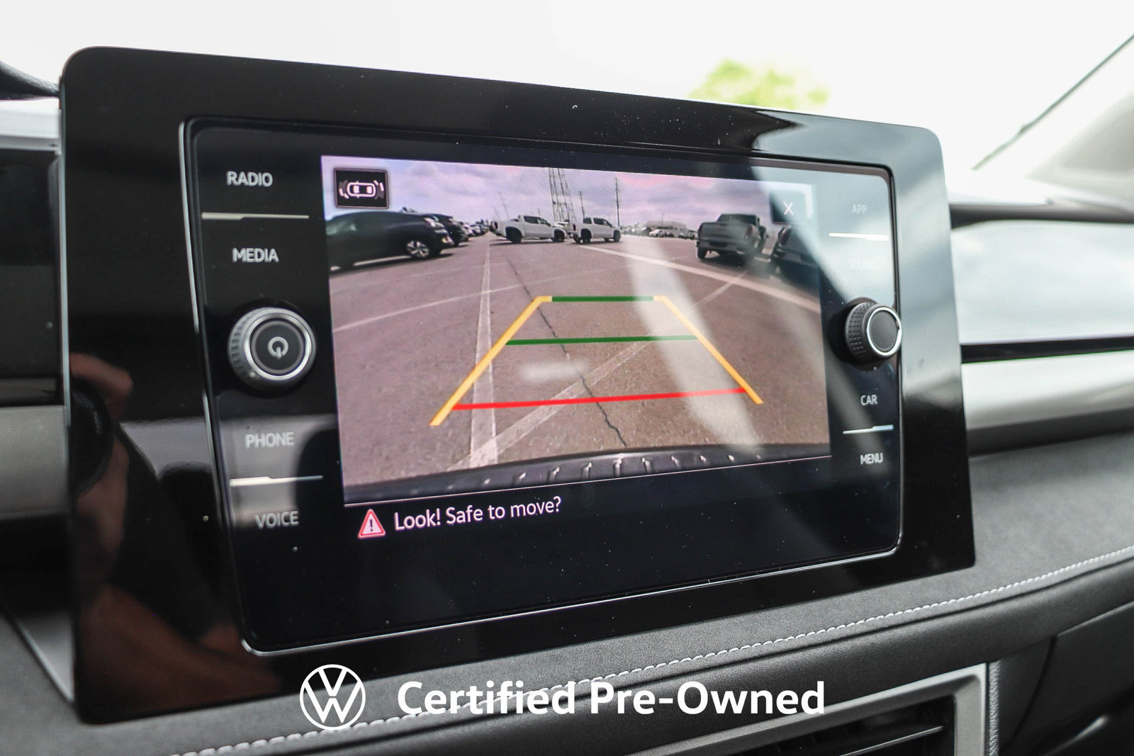 Certified 2025 Volkswagen Taos SE FWD image 27