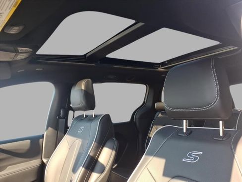 New 2026 Chrysler Pacifica Limited w/ S Appearance Package image 13