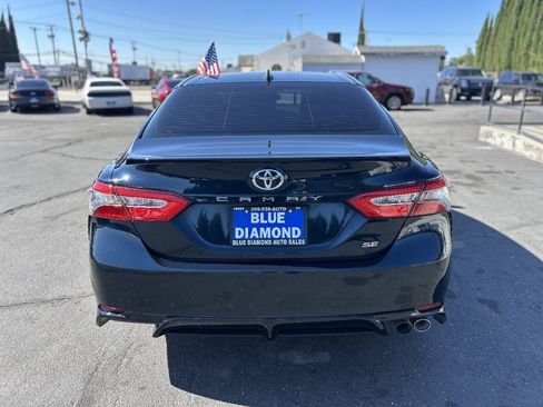 Used 2019 Toyota Camry SE FWD image 5