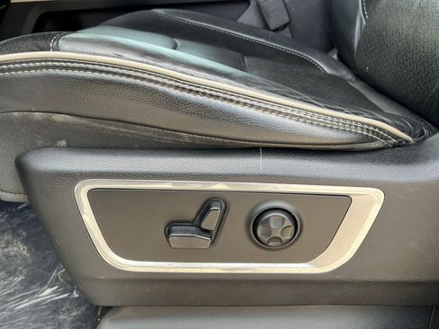 Used 2019 RAM 1500 Laramie AWD/4WD image 13
