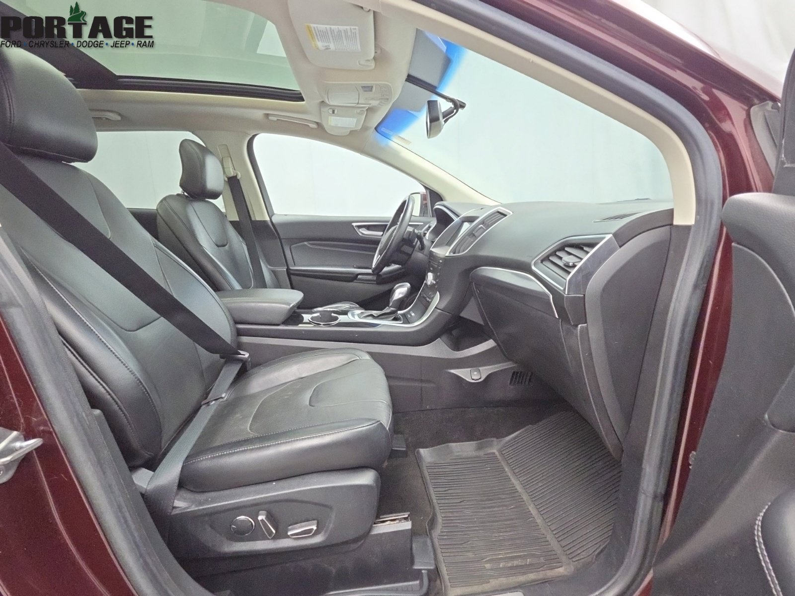 Used 2017 Ford Edge Titanium w/ Equipment Group 301A AWD/4WD image 42