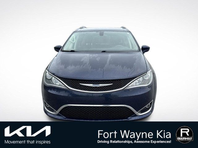 Used 2017 Chrysler Pacifica Touring-L w/ 13 Speaker Alpine Sound Group FWD image 9