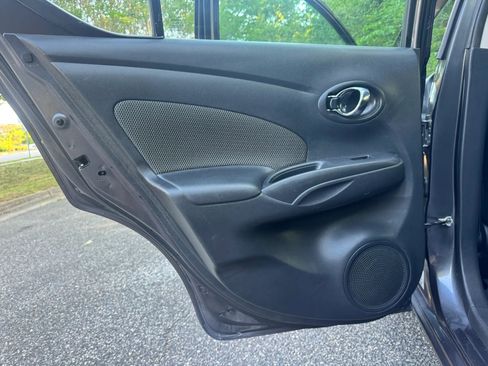 Used 2015 Nissan Versa SV FWD image 8