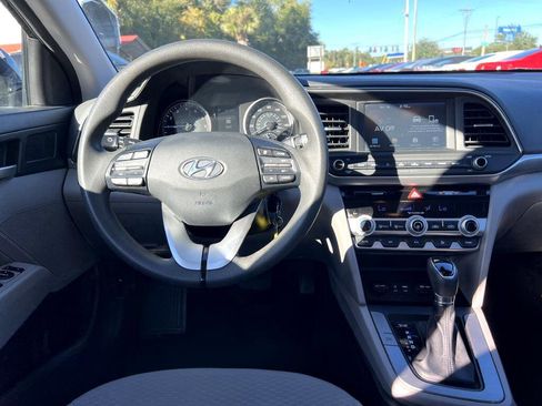 Used 2020 Hyundai Elantra SEL image 13