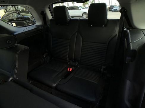 Used 2024 Land Rover Discovery S image 20