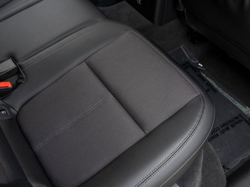 Certified 2025 Porsche Macan image 42