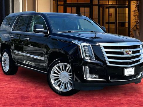 Used 2019 Cadillac Escalade Premium Luxury RWD image 2