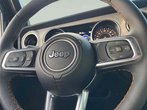 Used 2023 Jeep Gladiator Overland image 13
