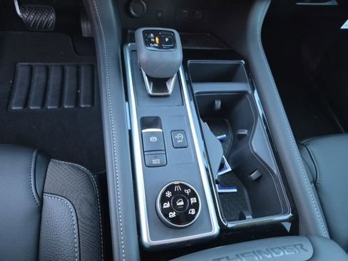 Used 2025 Nissan Pathfinder SL w/ SL Premium Package image 26