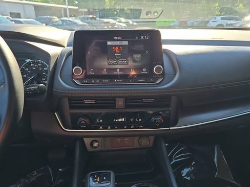 Used 2025 Nissan Rogue SV FWD image 25