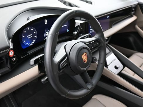 Certified 2025 Porsche Macan 4 Electric image 16