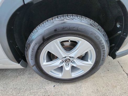 Used 2023 Toyota Highlander L image 11