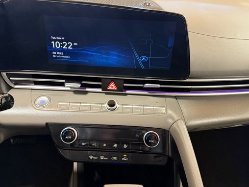 Used 2024 Hyundai Elantra SEL image 16