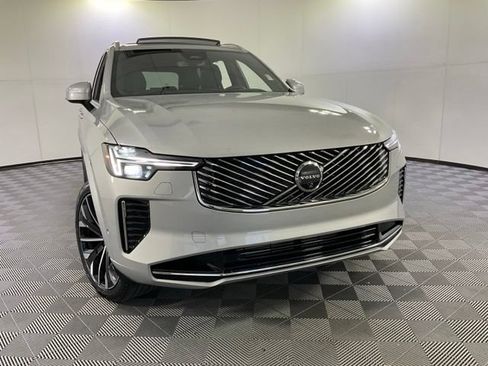 Certified 2025 Volvo XC90 T8 Ultra AWD/4WD image 8