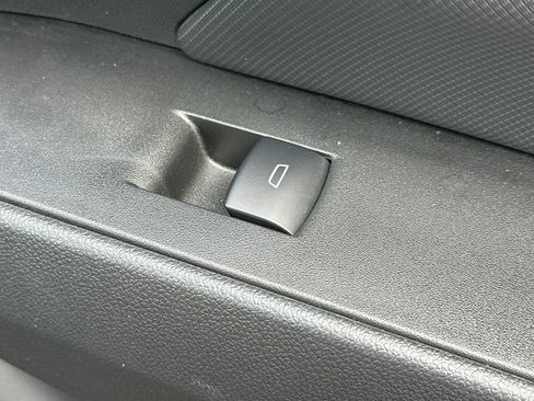 Used 2024 Chevrolet Equinox EV LT AWD/4WD image 23