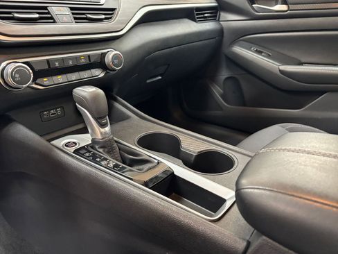Used 2025 Nissan Altima 2.5 SV FWD image 41