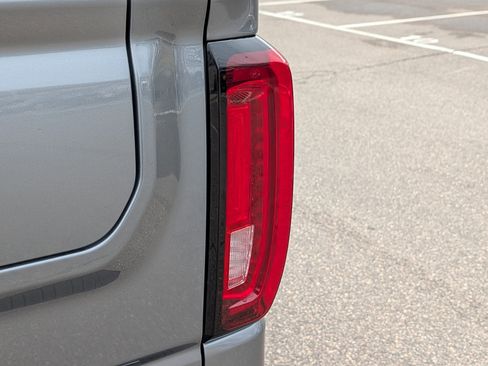 Used 2022 GMC Sierra 1500 Denali w/ Denali Premium Package image 17