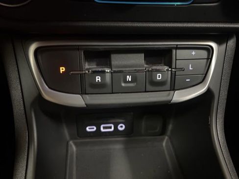 Used 2024 GMC Terrain SLT image 33